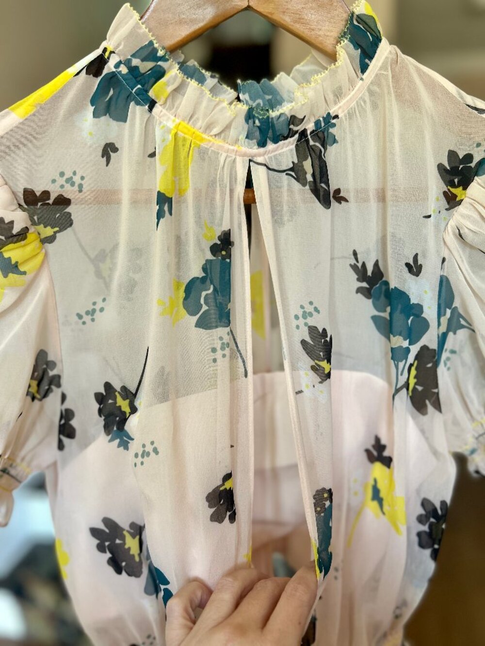 Self-Portrait Chiffon Split Front & Back Peplum Light Apricot Floral Blouse Sz 2 - Picture 5 of 13